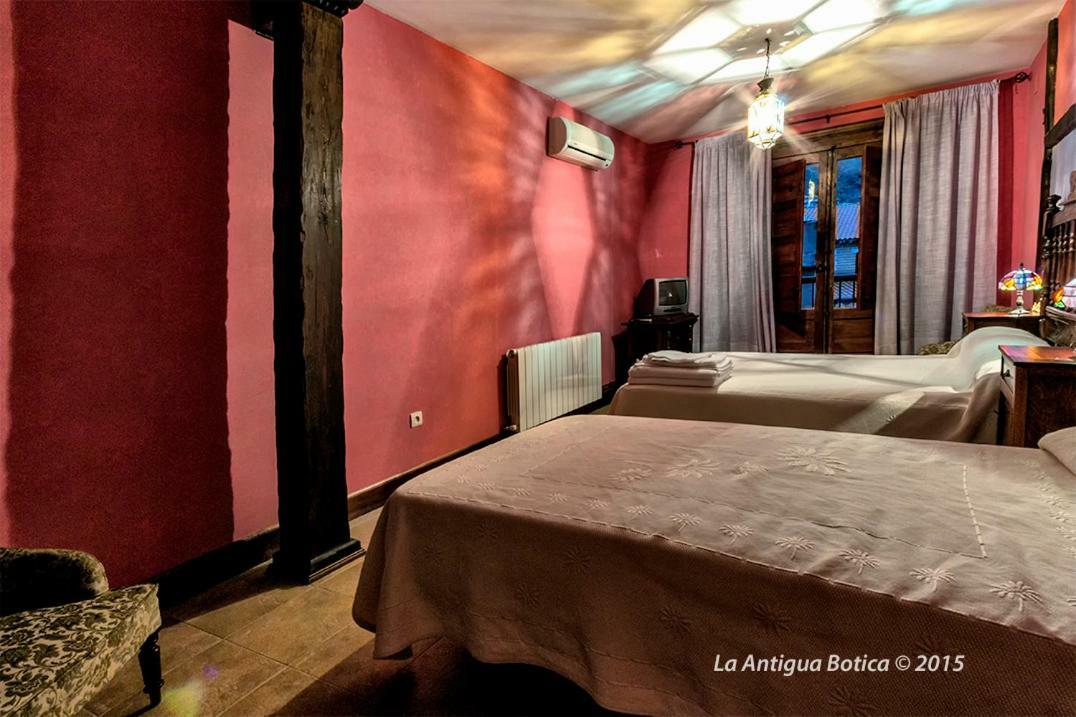 La Antigua Botica Guest House Pasaron Exterior photo