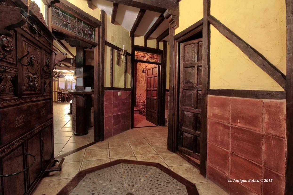 La Antigua Botica Guest House Pasaron Exterior photo
