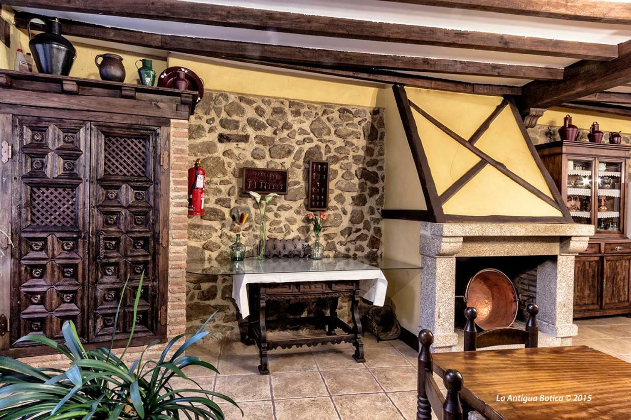 La Antigua Botica Guest House Pasaron Exterior photo