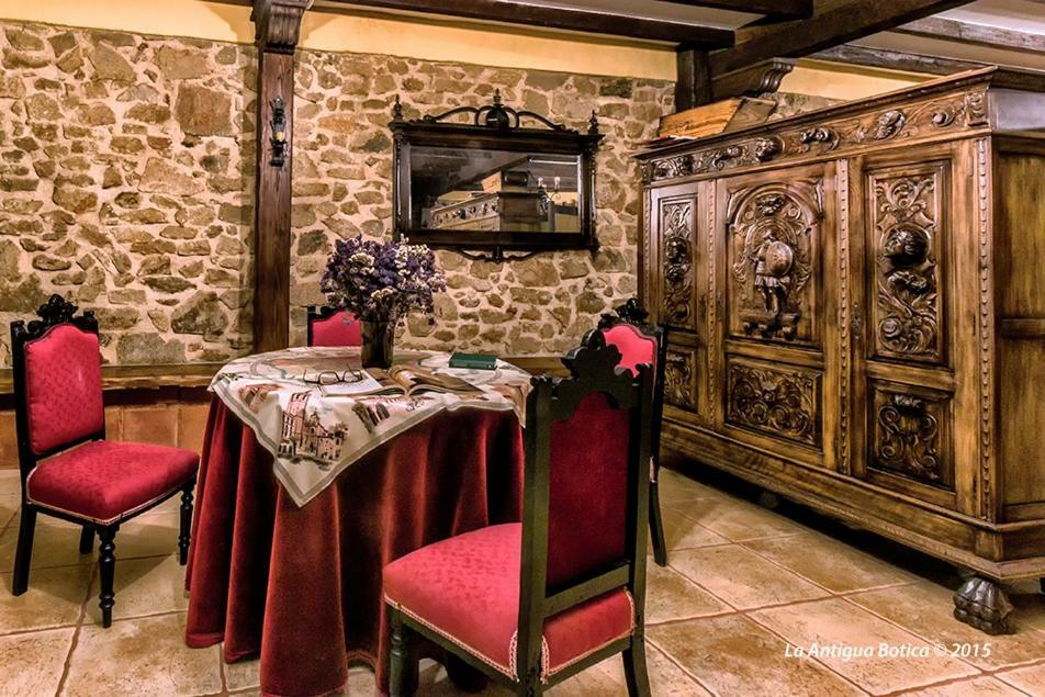 La Antigua Botica Guest House Pasaron Exterior photo
