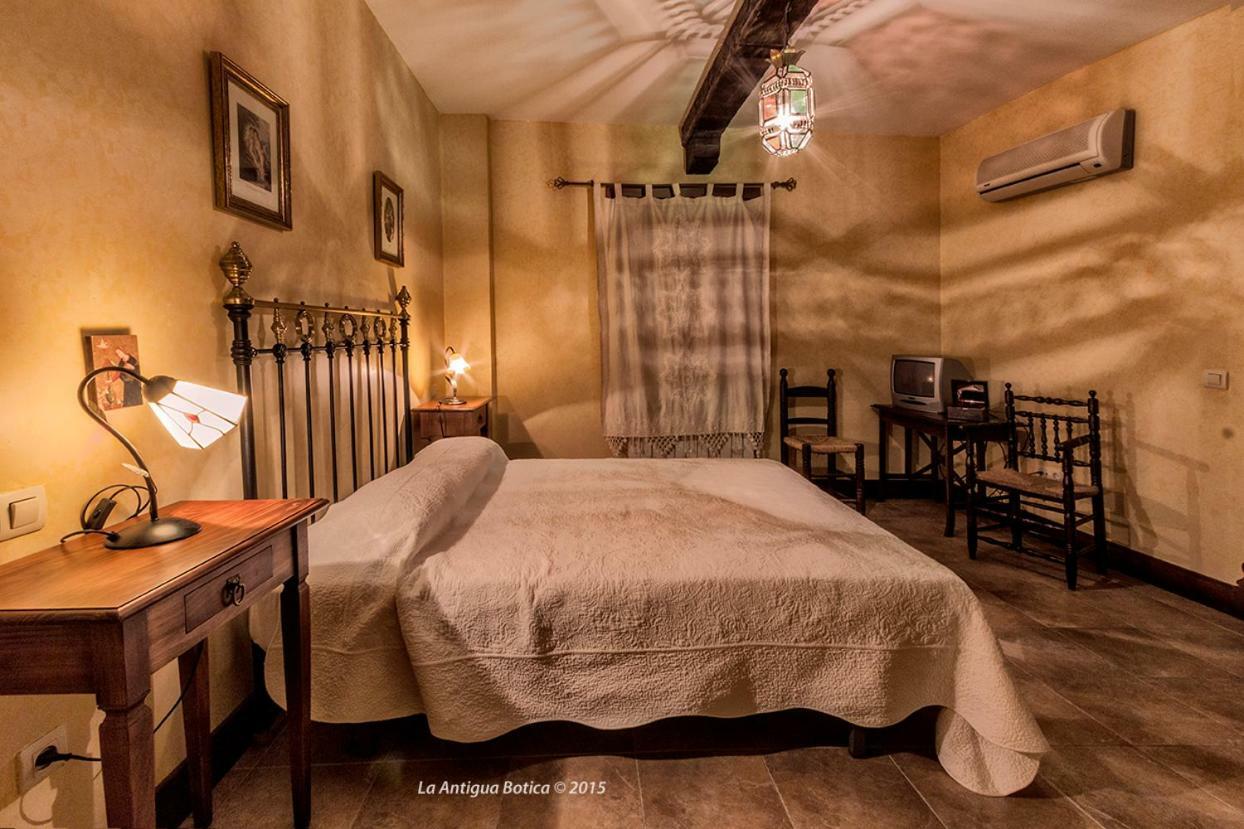 La Antigua Botica Guest House Pasaron Exterior photo